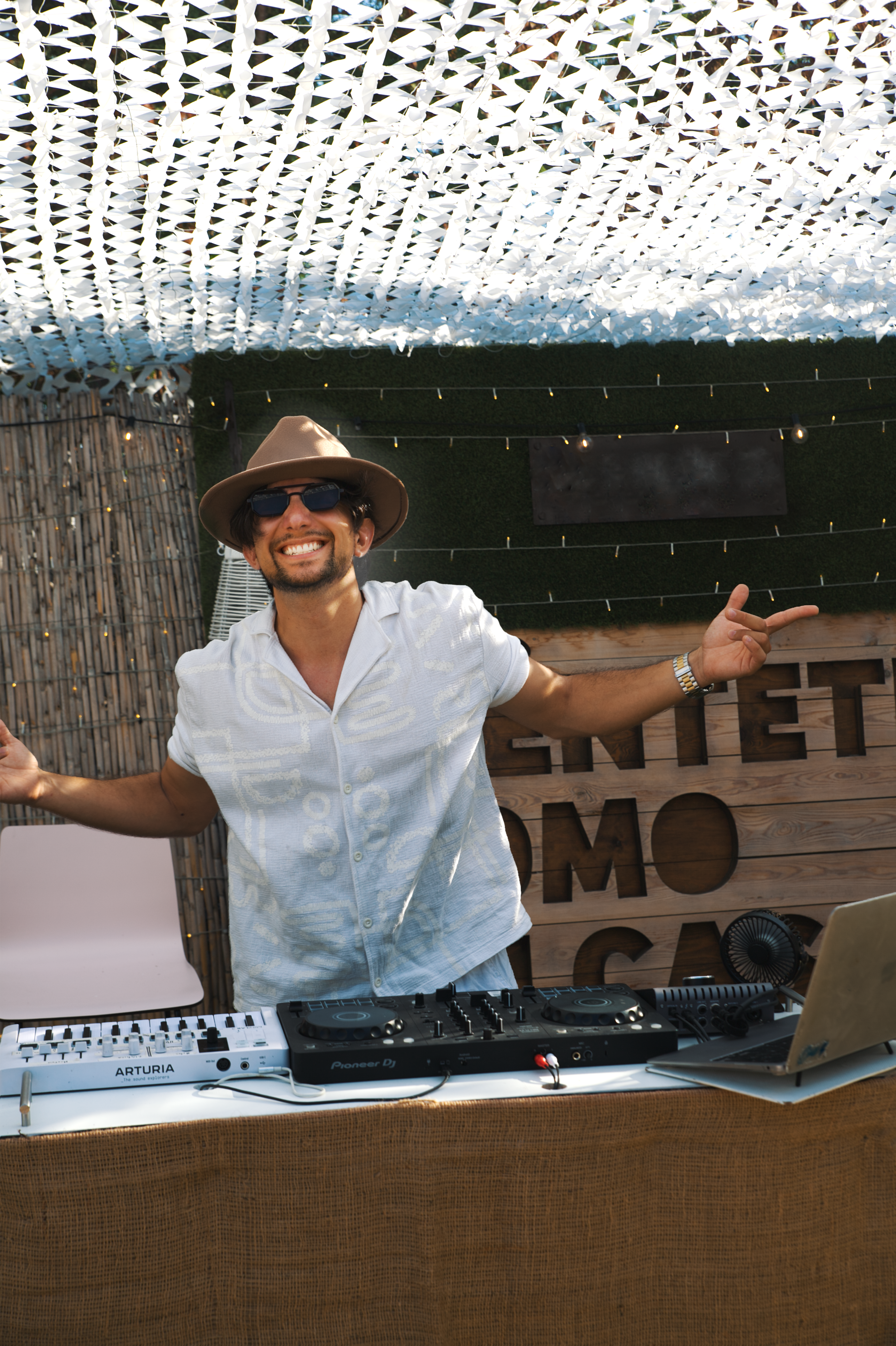 Tom Panizza performing at La Terreta Jávea